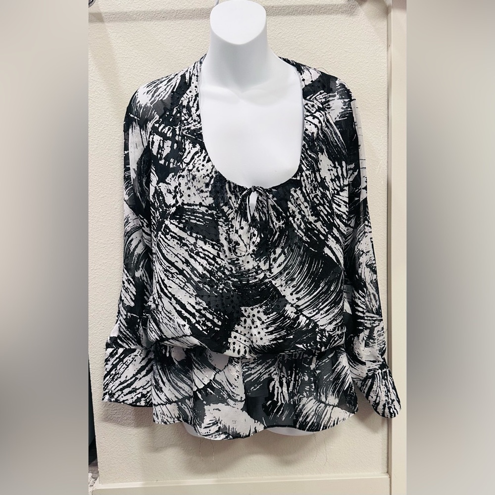 BCBGMaxAzria Black and White Tie Front Blouse M